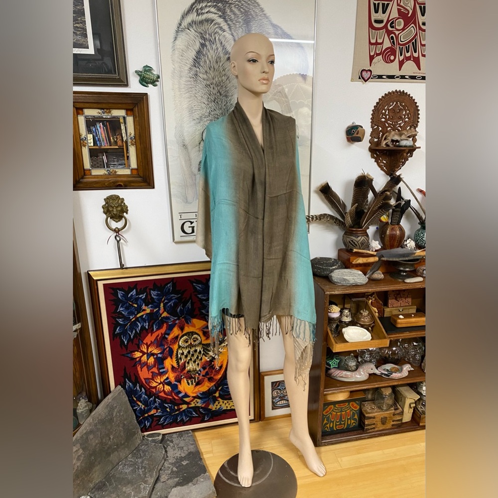Elegant Two-Tone Shawl with Fringe